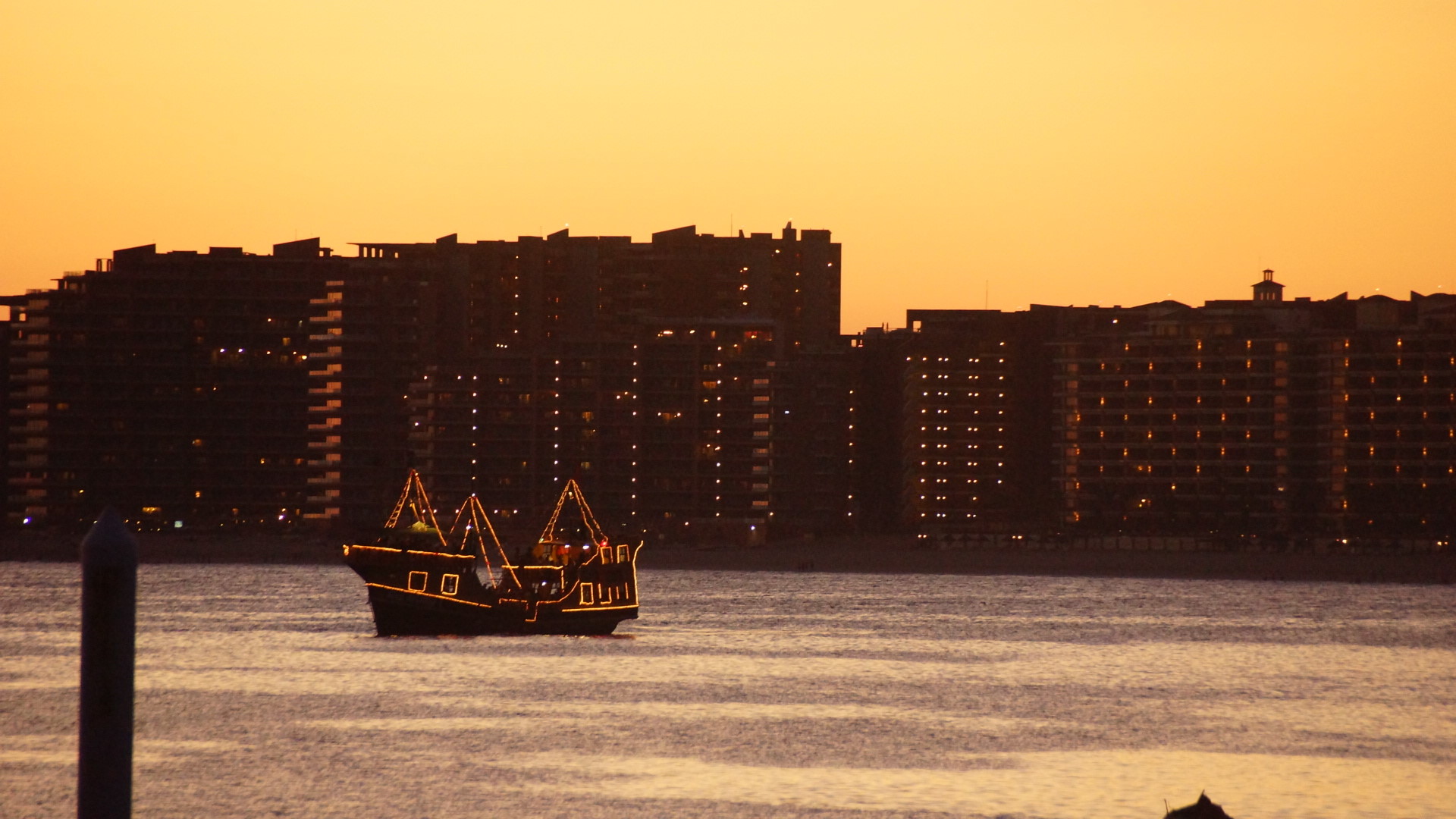 Horizonte de Puerto Peñasco al atardecer junto al Mar de Cortés
