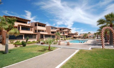Swimming pool and Las Gaviotas condominiums