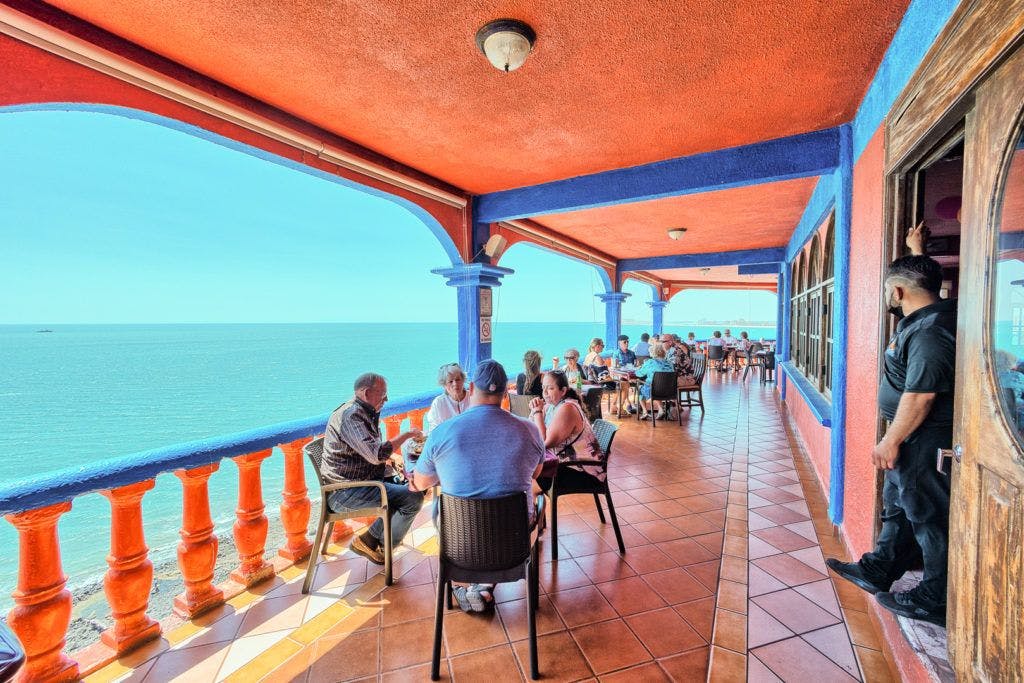Restaurante La Casa del Capitán con vista a Rocky Point